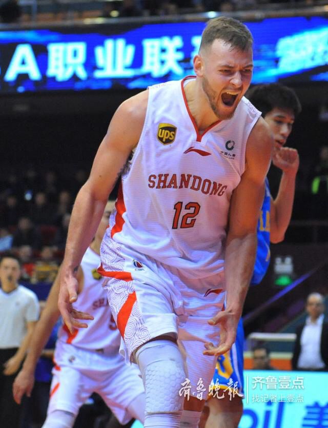 我与足球那些事,全能中锋莫泰尤纳斯