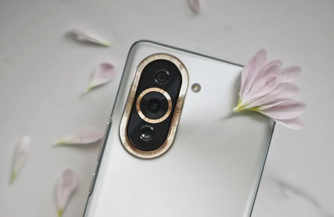 目前依旧值得入手的三款华为手机,华为手机价格高的哪一款好用点