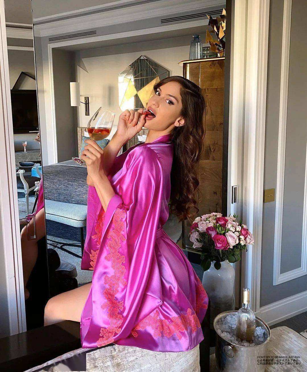 巴西球星内马尔前女友,内马尔一共谈过几个女友