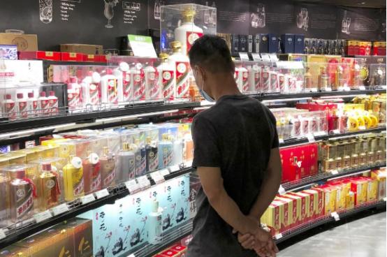 为什么在烟酒店买东西不能说送人,去烟酒店买酒为什么不能说去送人