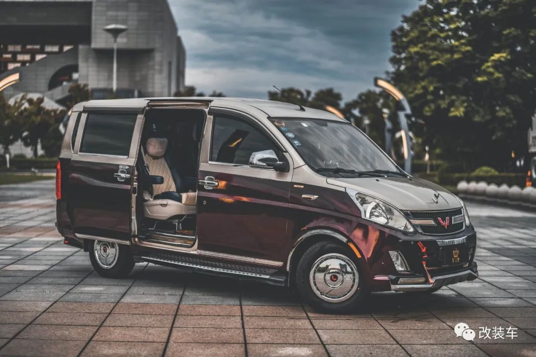 五菱荣光v七座变四座,五菱荣光v新款五座