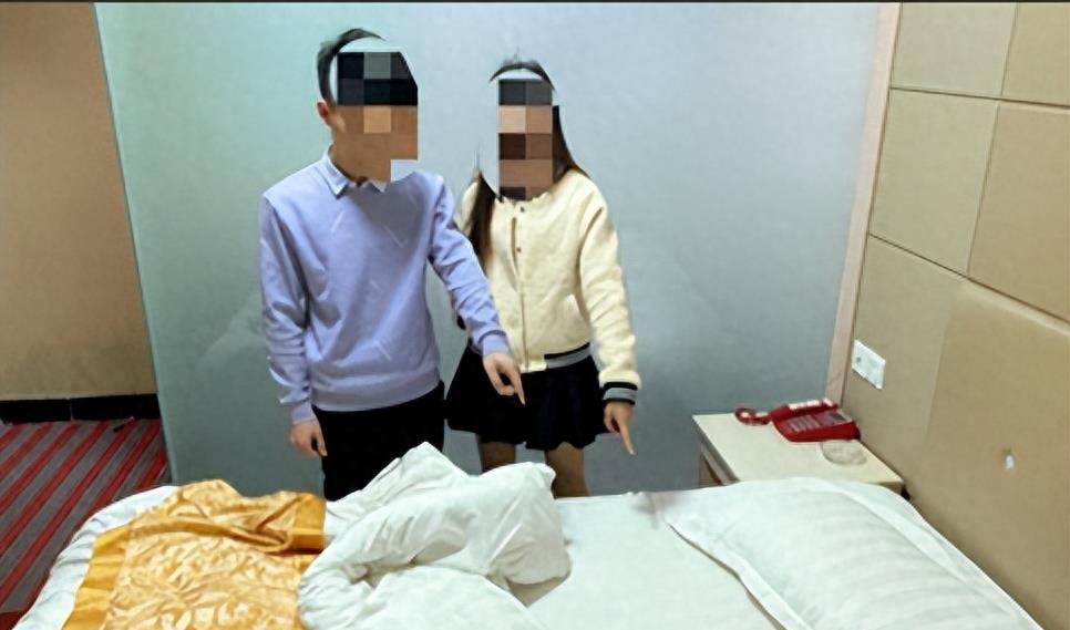 小伙偷拍50岁大妈后续,小伙偷手机被大妈发现并训斥