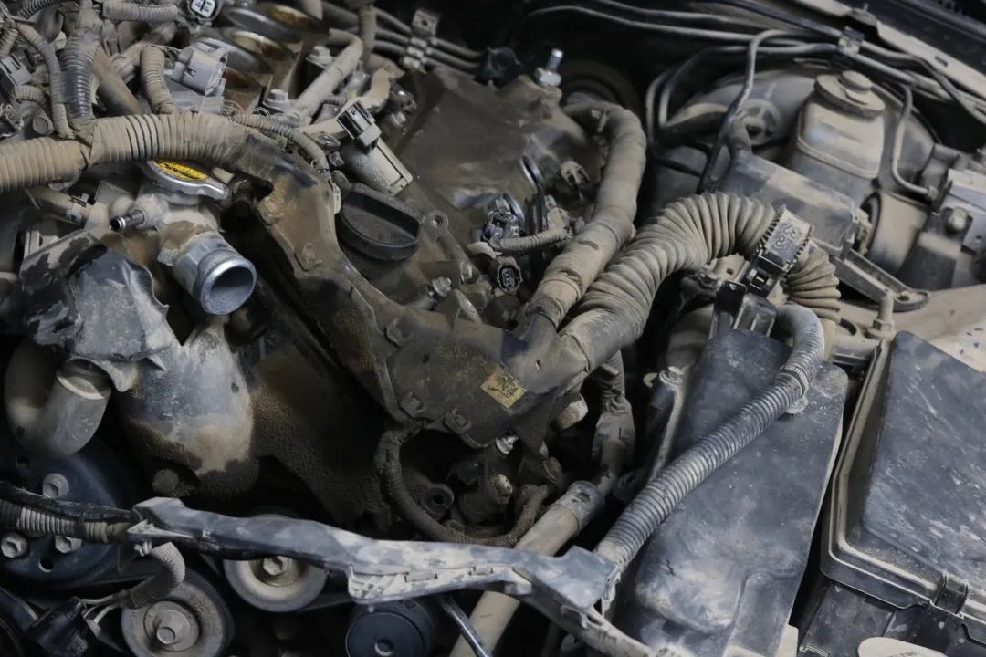 翻新车十二代皇冠修复全过程,12代皇冠25万公里要更换什么