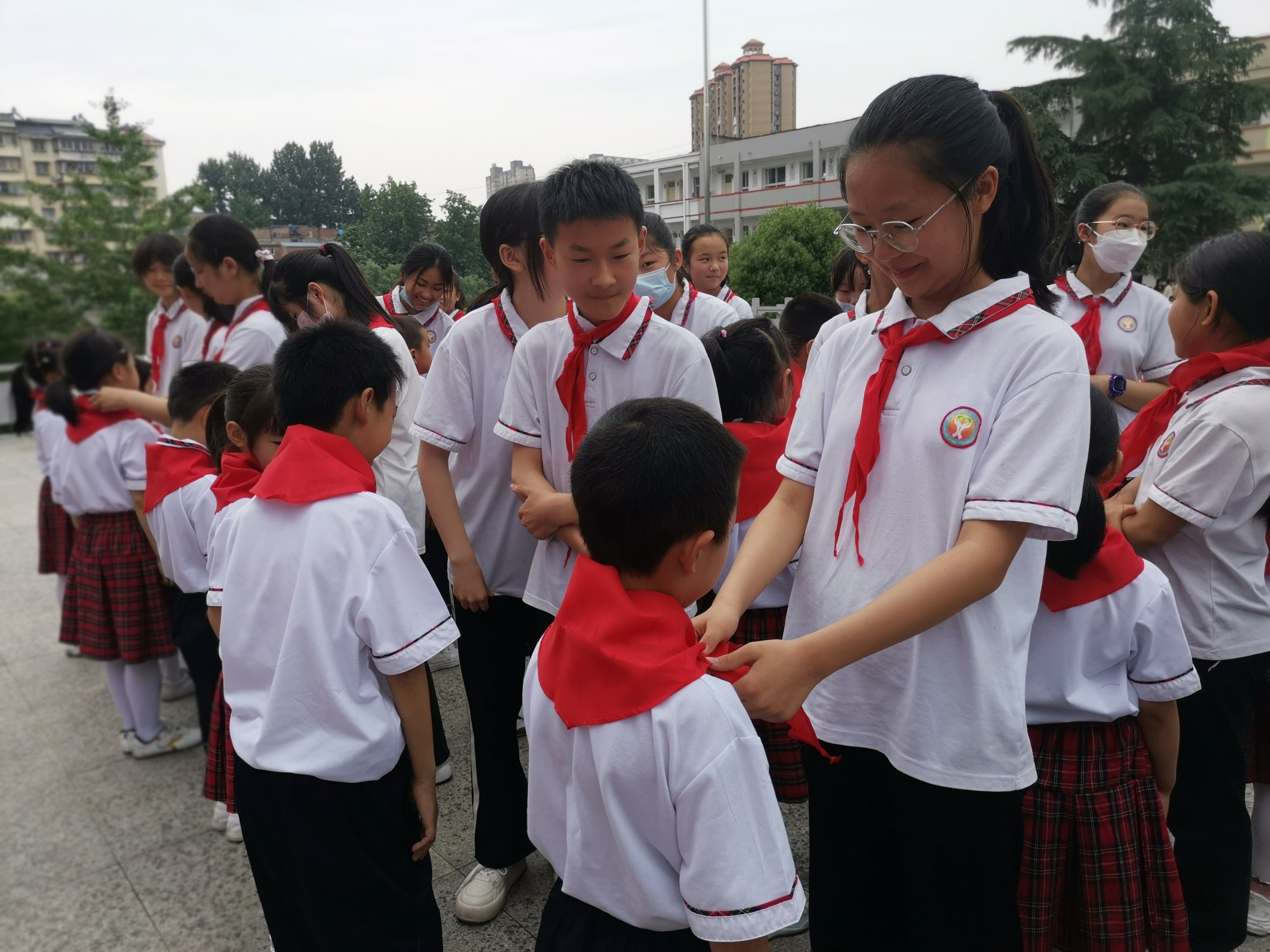 十堰红卫小学庆六一文艺汇演视频,丹江口市一中红歌比赛