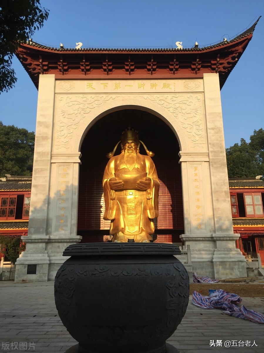 财神来到祝各位财源广进大吉大利,正月初五迎财神祝妹妹财源广进