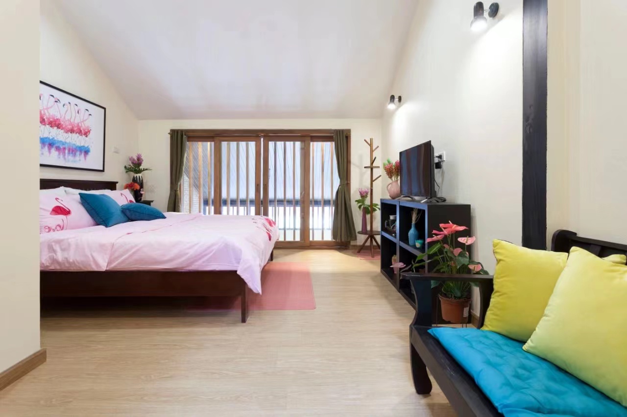 我，90后北漂失败到泰开民宿，月入1千涨到5万还交台湾富二代男友