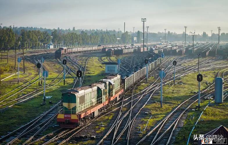 为什么各国铁路宽度不一样,不同国家的火车脱轨异事