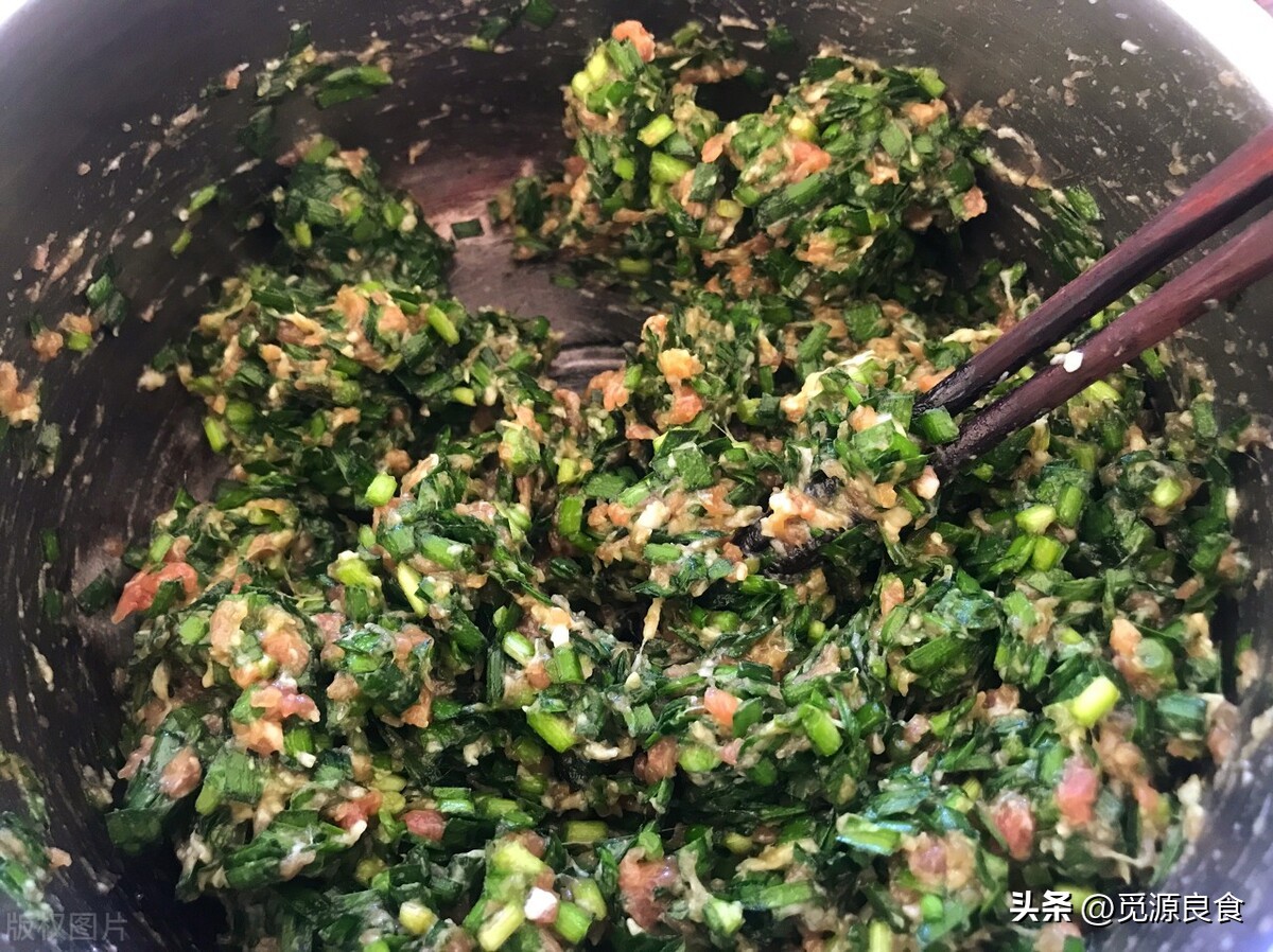 韭菜拌馅如何让韭菜不烧心,调韭菜饺子韭菜放盐不