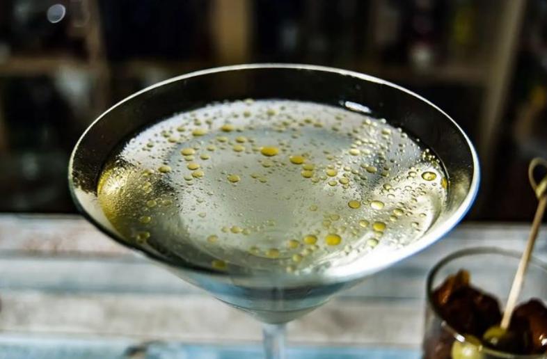 白酒里面加什么一喝就醉,纯粮酒添加植物油喝了会怎么样