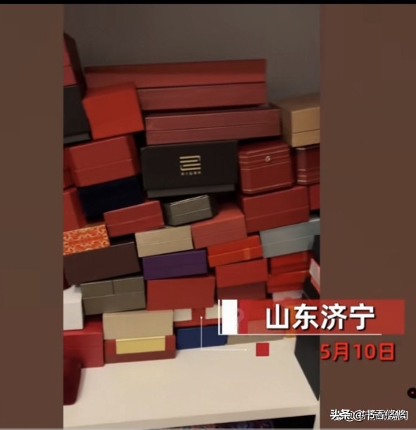 山东女子晒结婚15年老公送的黄金首饰，满满一抽屉：比金店款式多