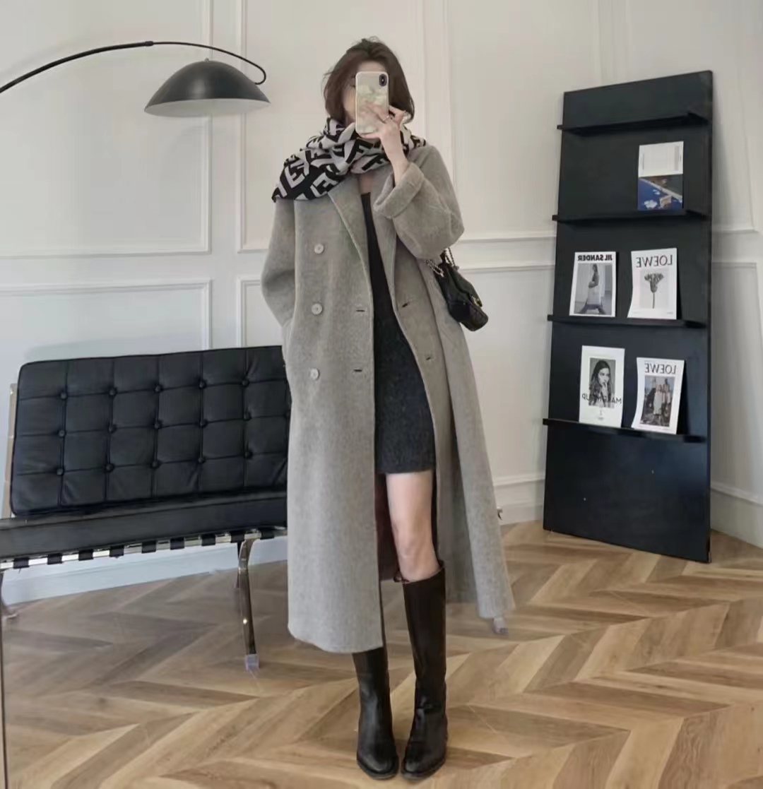 中款深灰色大衣怎么搭配好看,maxmaralabbro灰色大衣