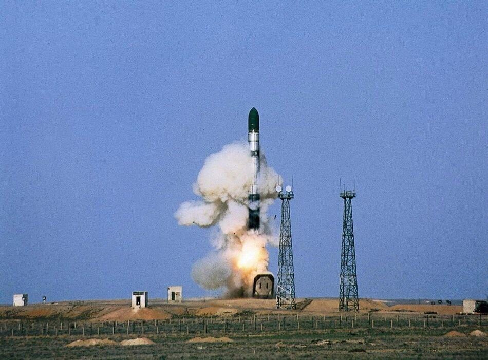 弹道导弹高度能达到多少公里,为何弹道导弹射程达到几千公里