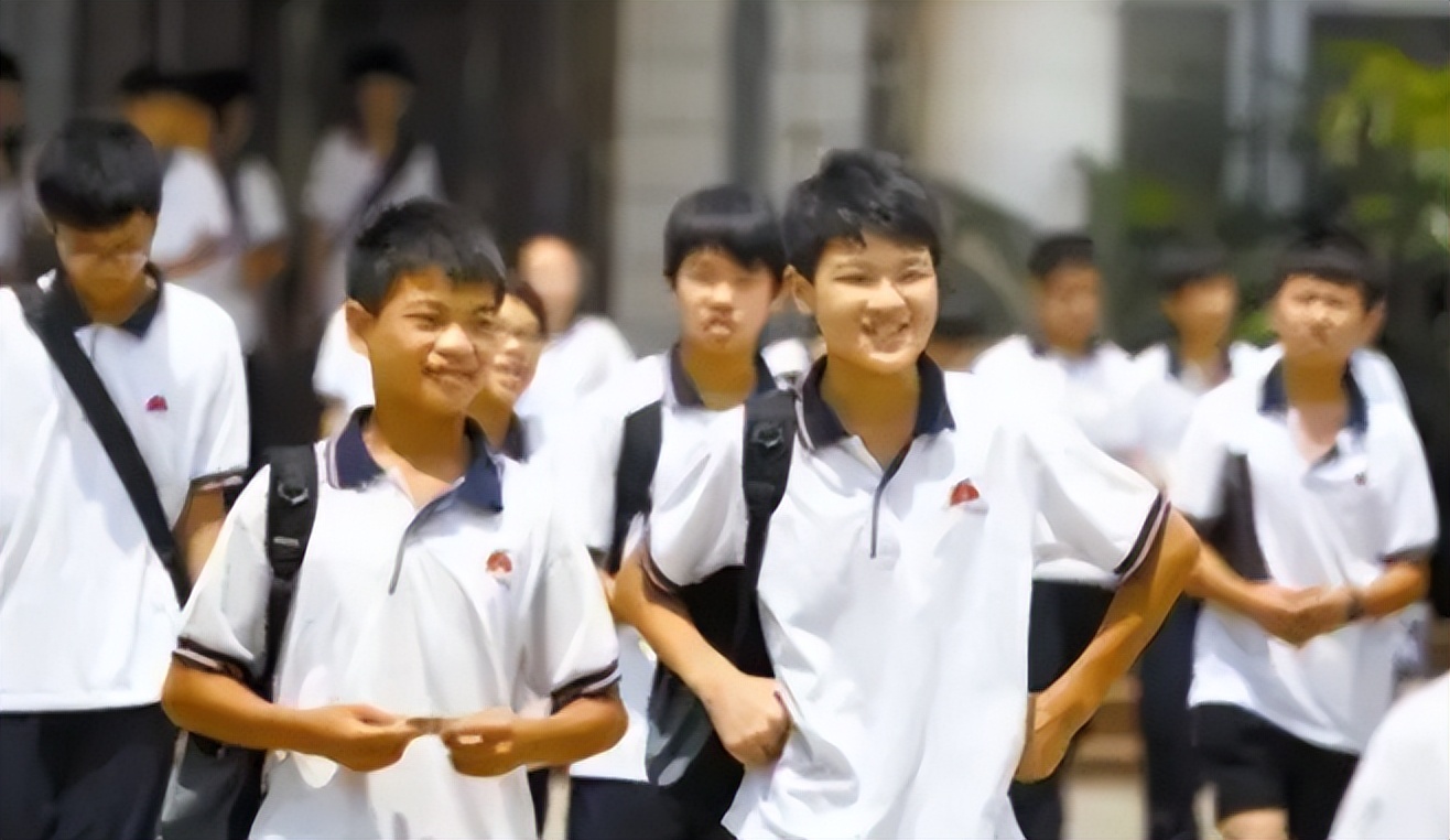 “建议取消中考并缩短学制”，人大代表这一提议，深受家长支持