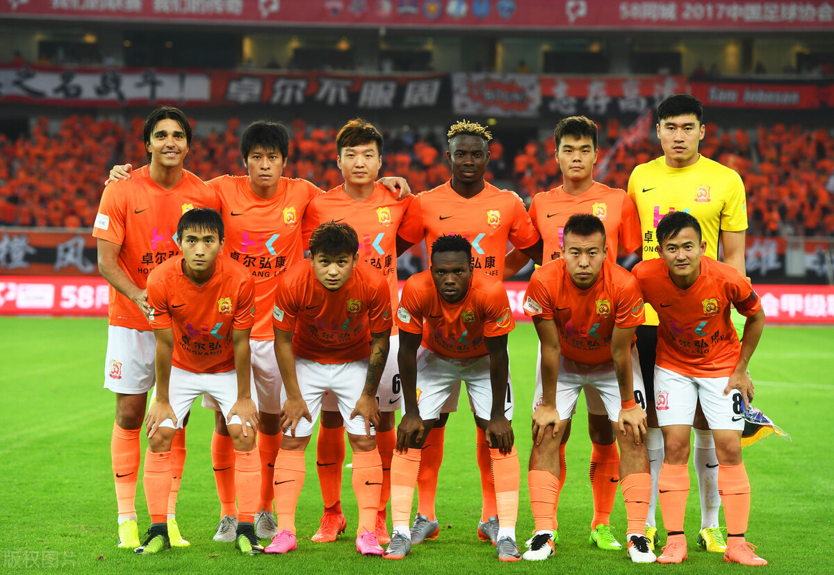 武汉长江主教练李铁,李铁担任武汉卓尔主教练年薪