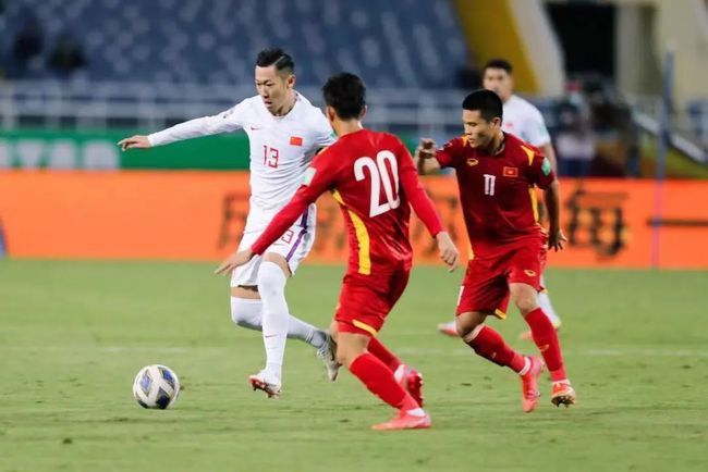 国足0-3不敌韩国董路解说,国足输越南被骂