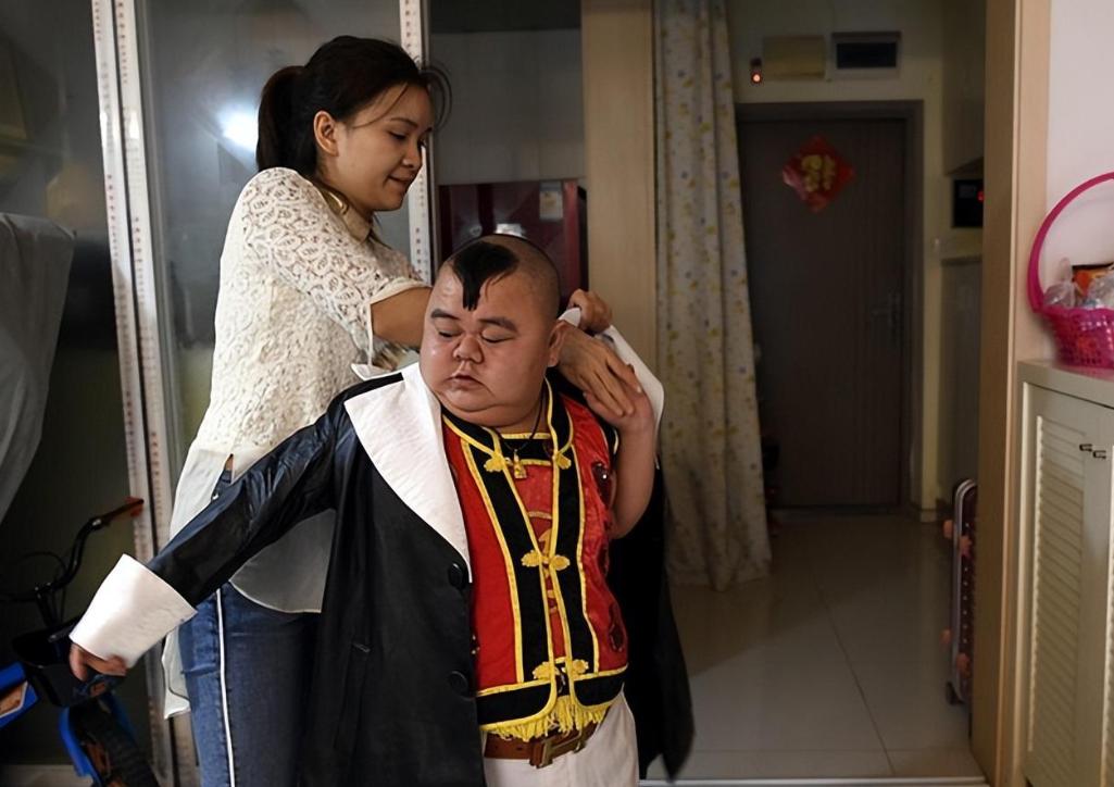 小布丁张荣和他的三个孩子的照片,小布丁张荣个人简介