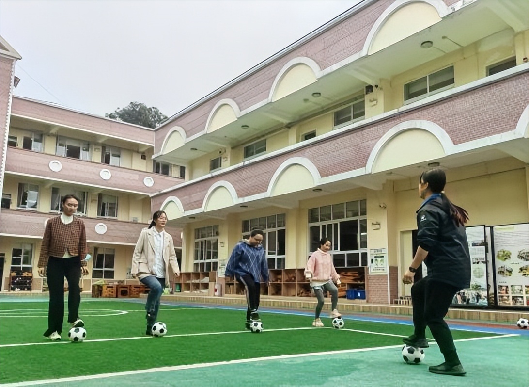 幼儿足球游戏的开发与实践研究,幼儿园足球趣味游戏与课程研发