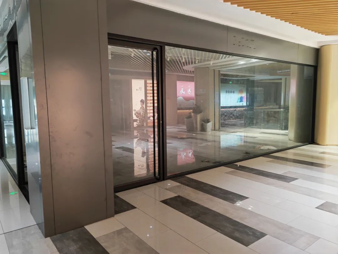 一线丨我在杭州核心商圈，看到空铺连成片