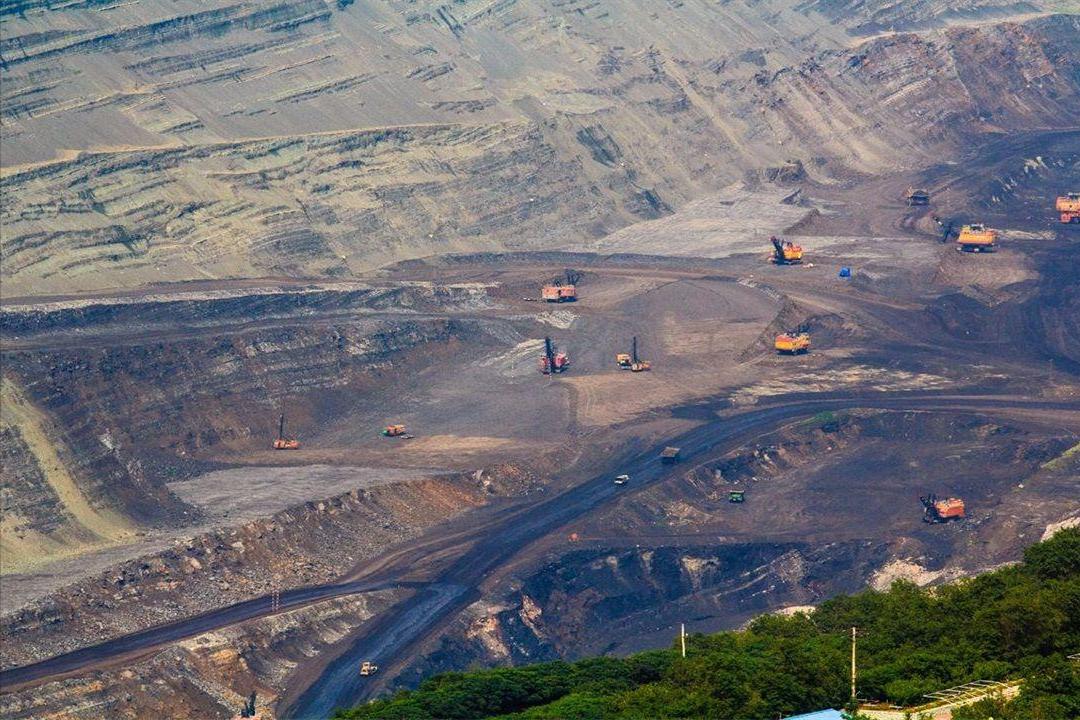 亚洲第一天坑是什么矿,亚洲第一坑煤矿图片