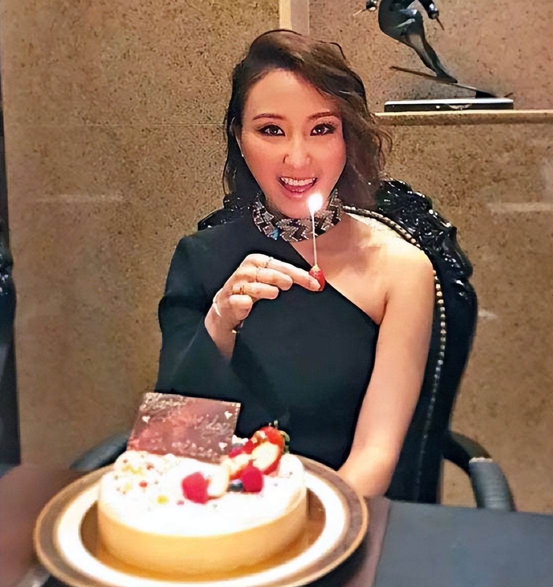 赌王戴奢华翡翠 (赌王三太的珠宝首饰翡翠)