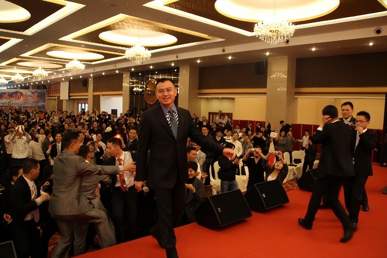 陈安之月入百万,108万元拜师陈安之成为其终极弟子