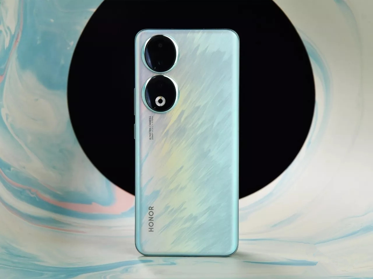 3840赫兹+2亿+16G，同价位第一名仅2499元，连iPhone14也自叹不如