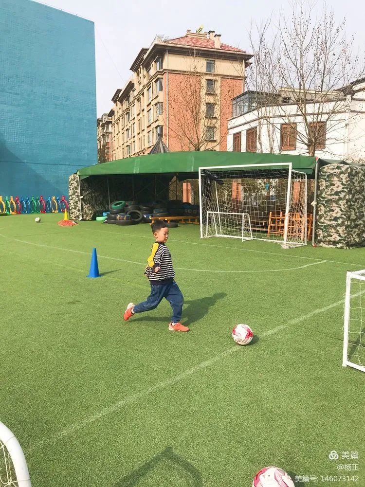 香蕉哥哥，一起动起来吧！奎文区实验幼儿园让更多的孩子逐梦绿茵