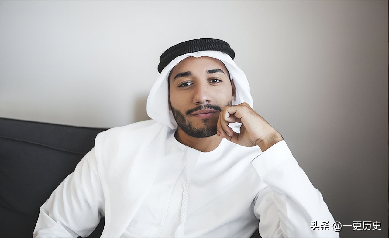 看卡塔尔看世界杯,看卡塔尔世界杯穿什么衣服