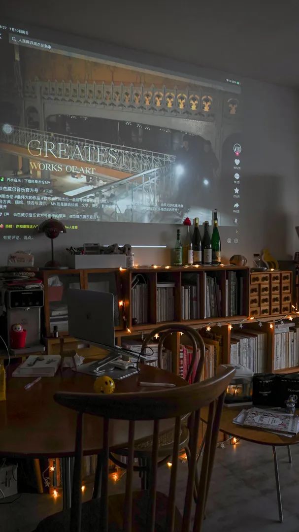 她们在1㎡极繁阅读角，找到了生活的松弛感