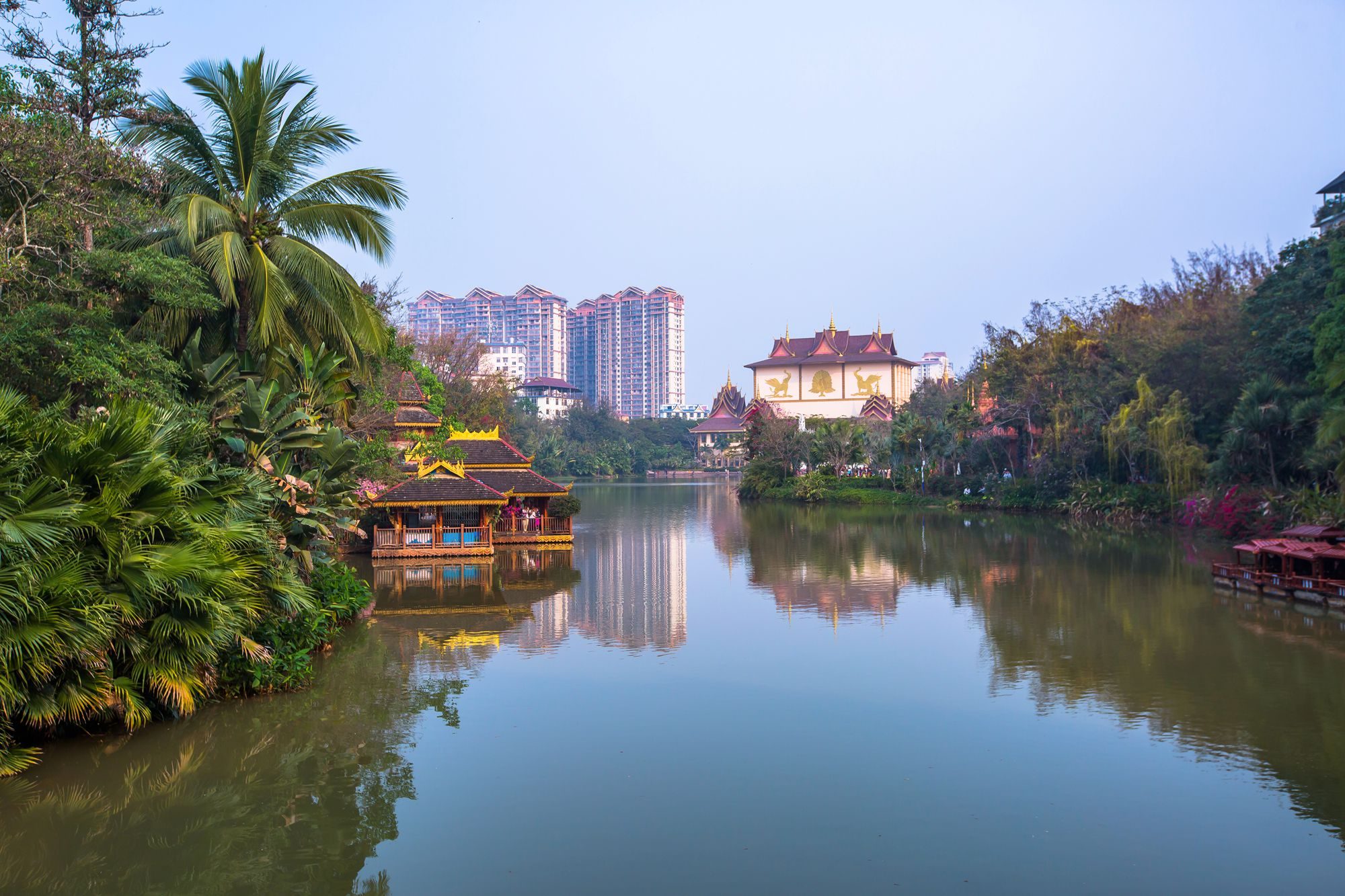 西双版纳曼听公园历史,傣王行宫和曼听公园是一个地方