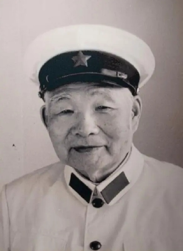 87年肖劲光看电视时大发雷霆，质问*华清刘**：谁说中国不准备建航母