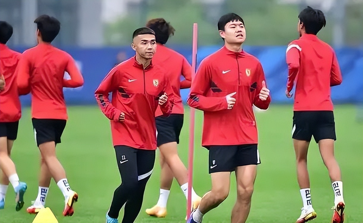 他刚跟德甲球队签约,就火线代表中国男足出战,却遭遇4球惨败