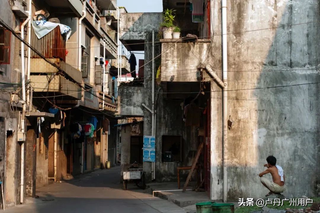 20年拍下150万张“东莞女工”在国外爆火：中国制造，不可思议！