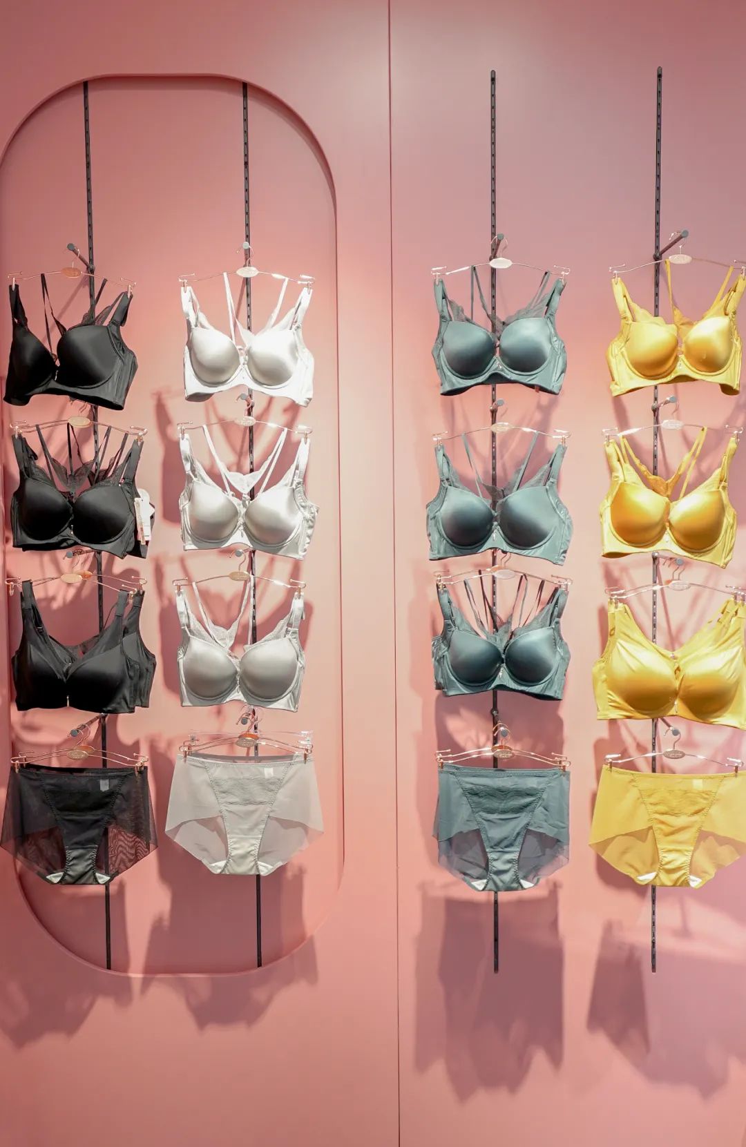 92年的他牵手新内衣品牌，打造“布”一样的性感