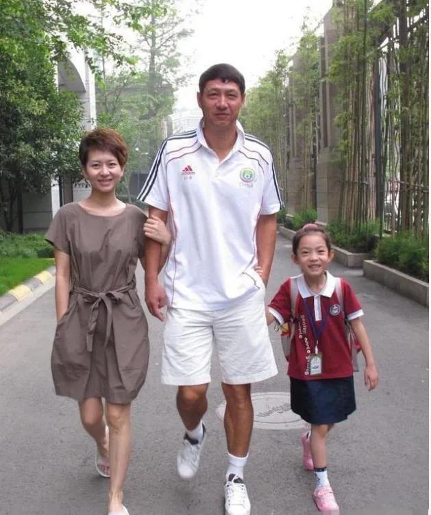 甘萍嫁给哪个球星,甘萍与黎兵现居成都吗