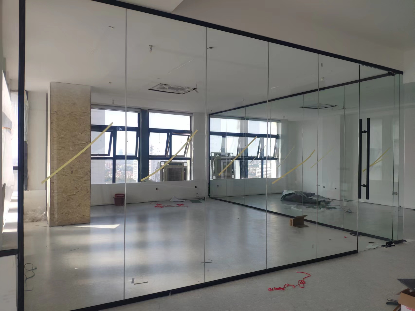 玻璃隔断隔墙厂家,玻璃隔断维修多少钱