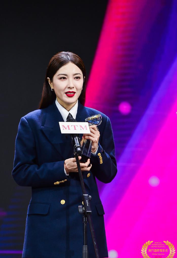 曾黎的苹果肌、孙俪的副乳、天仙的法令纹,女星生图暴露人间真实