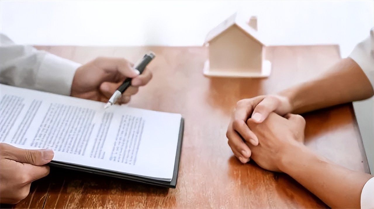 车300：疏忽协议，提前还款发现被收近6万服务费，业务员称是利息