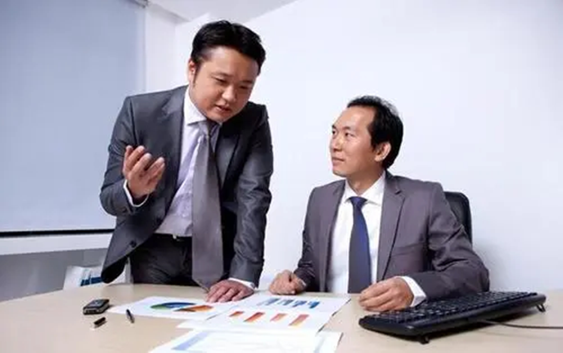 1999年，一名日本富商在北京被抓大喊冤枉，警察：你写句日文看看