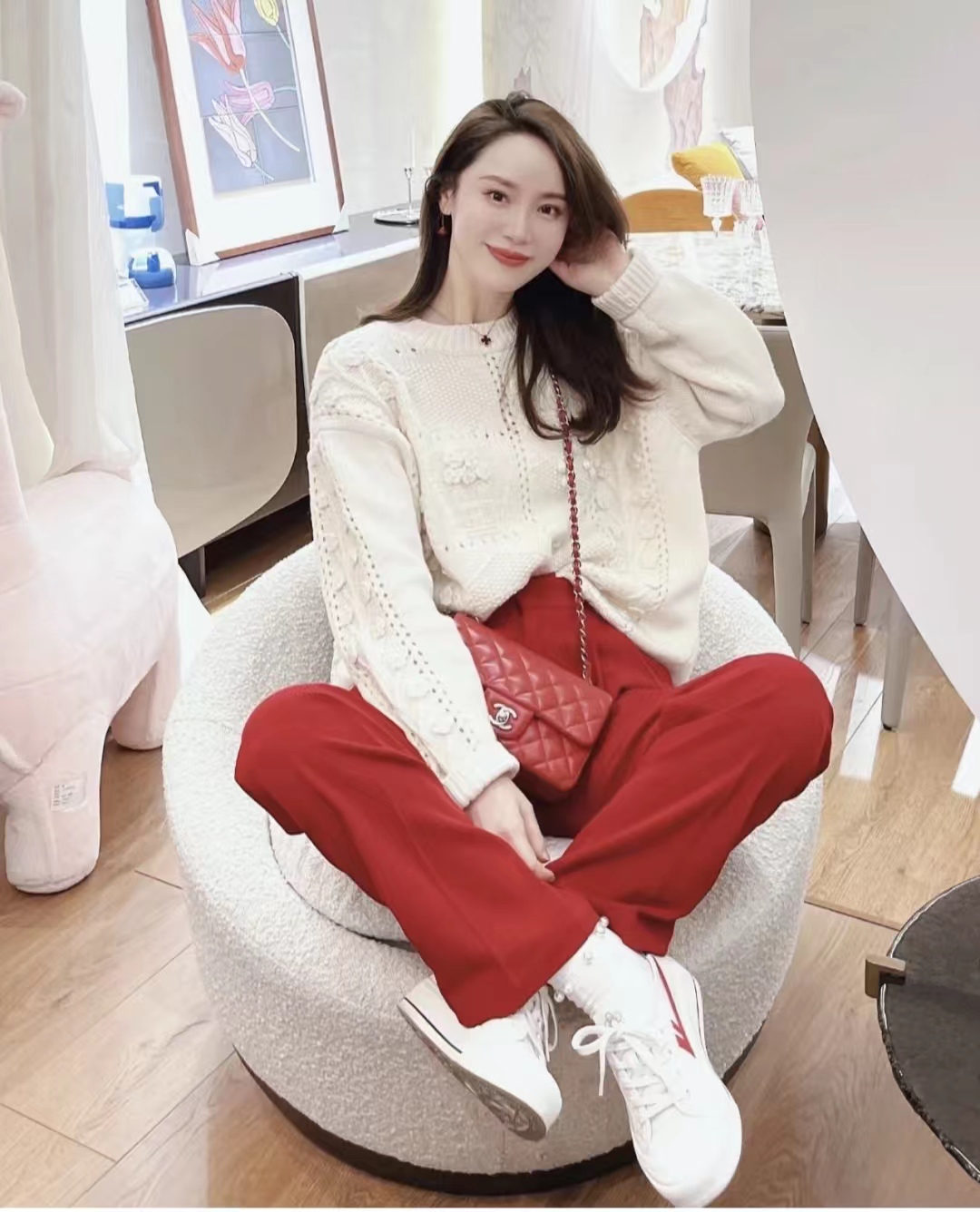 法式蝴蝶结上衣红色,红色搭配深杏色好看吗