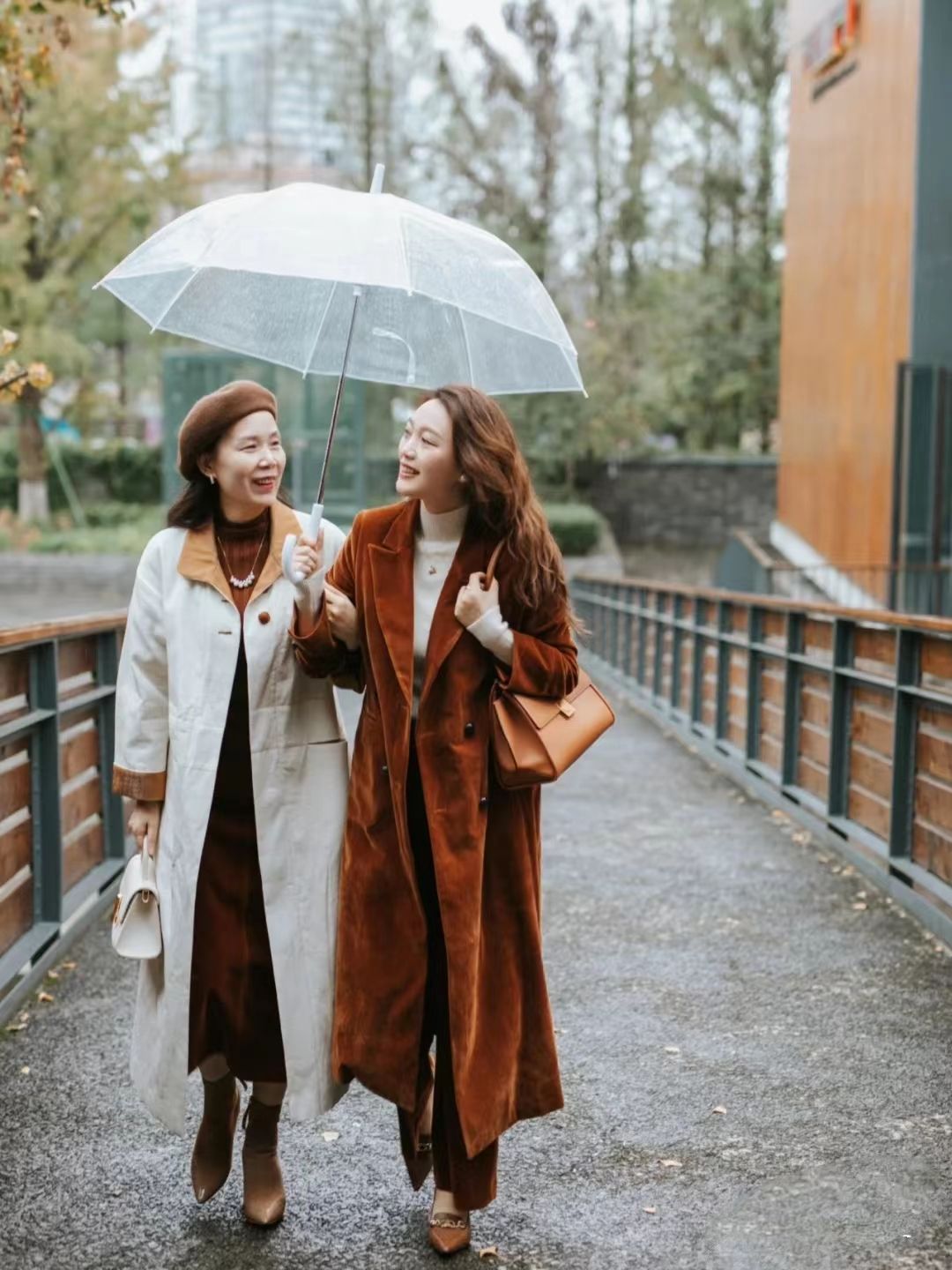 大地色系十分适合秋冬季节穿搭,冬季色系搭配图高级感