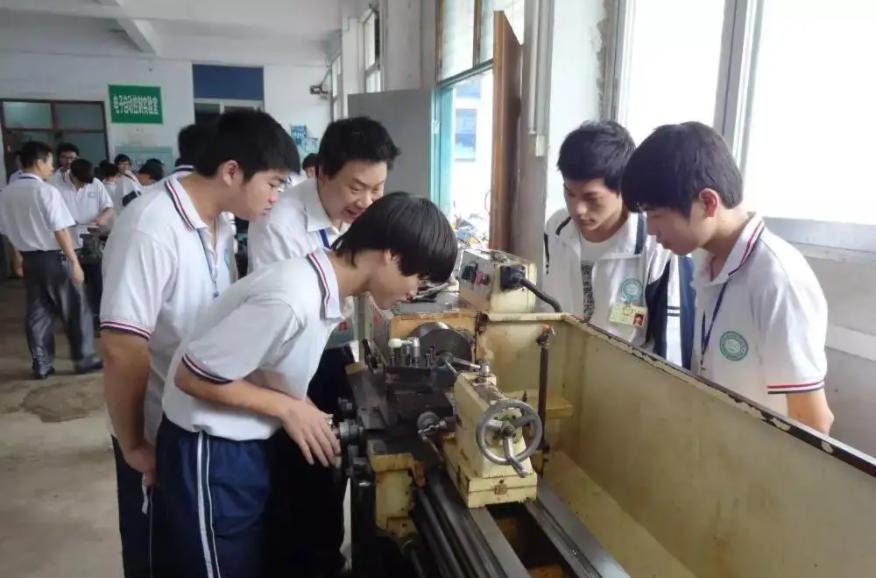 特斯拉招聘条件要求硕士专业,特斯拉大专生招聘条件要求