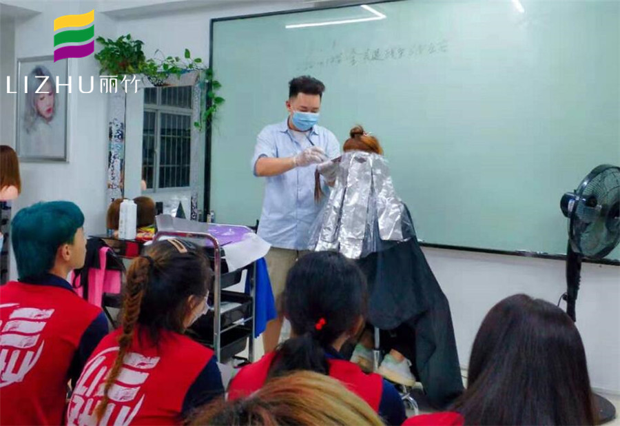 美发无痕渐变操作手法,美发渐变原理教学