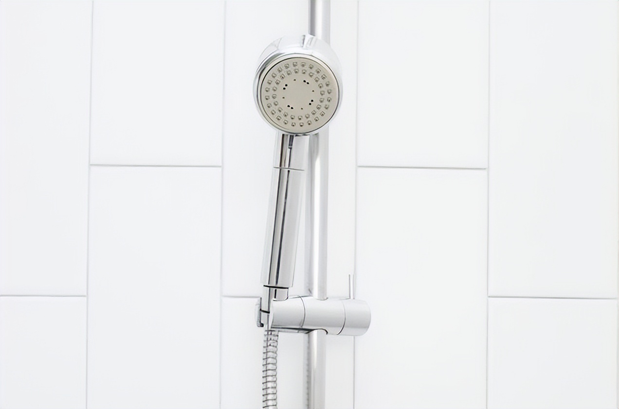 淋浴头漏水解决办法,淋浴头与水管连接处漏水了怎么修