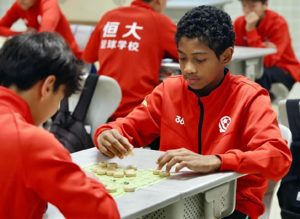 恒大足球学院校长,2012年恒大足校校长是谁