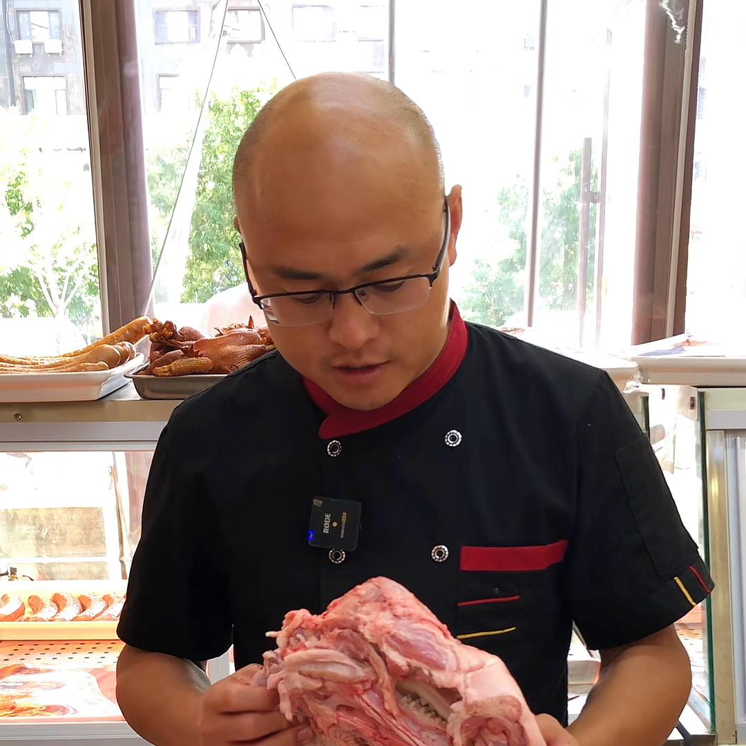 卤菜店半成品猪头肉怎么去毛,猪头肉如何去腥增香的调料有哪些