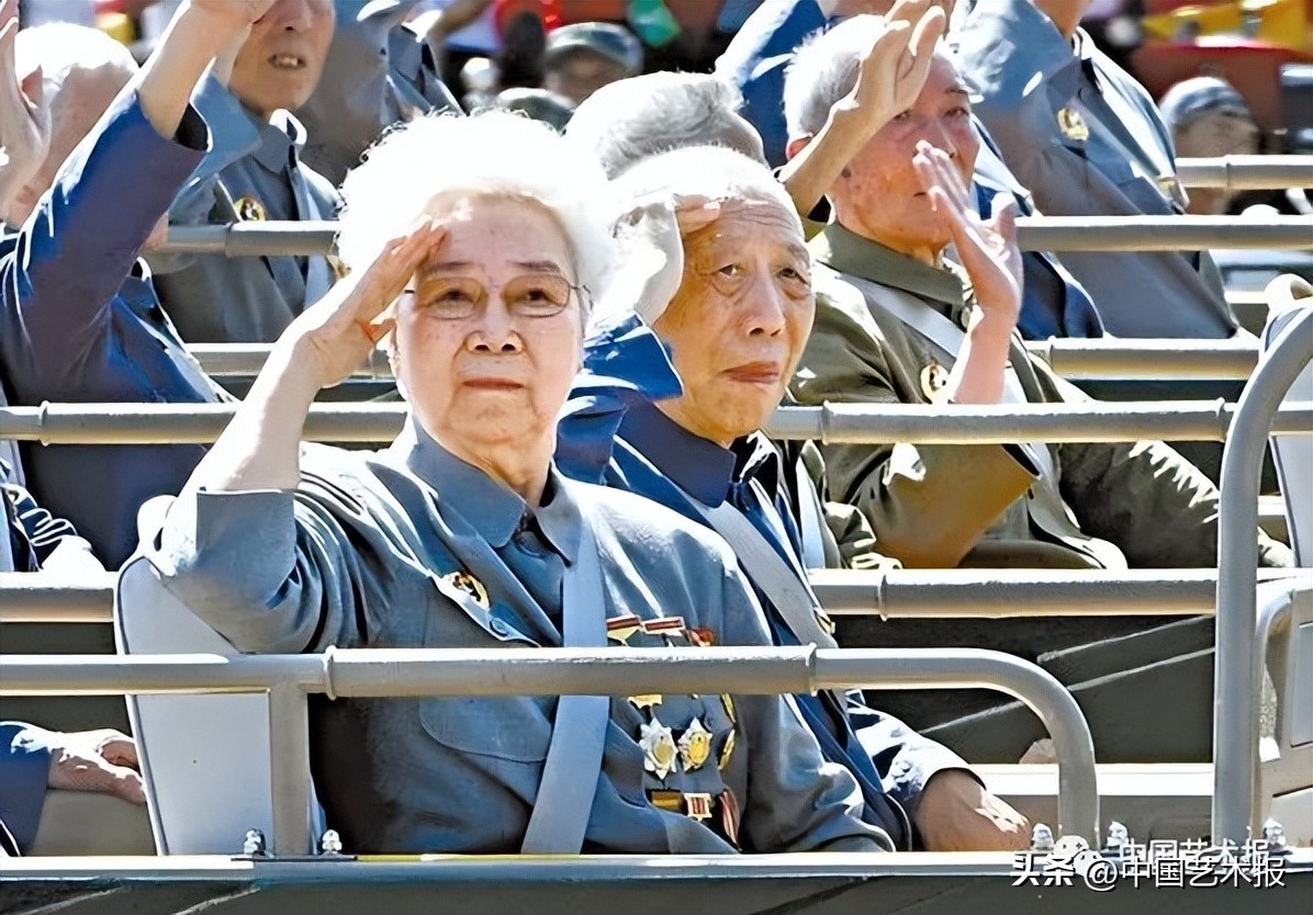 杩欎釜灞曡涓轰粈涔堜細闇囨捈浜哄績,杩欎釜灞曡鎵撶牬鑹烘湳鍜岀敓娲荤殑鐣岄檺
