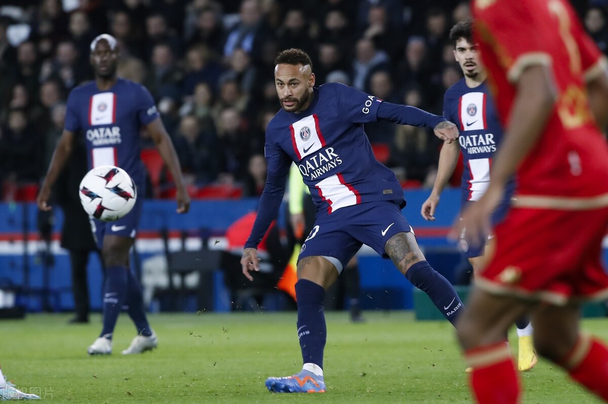 内马尔被犯规红牌多少次,内马尔9次被犯规裁判给黄牌了吗