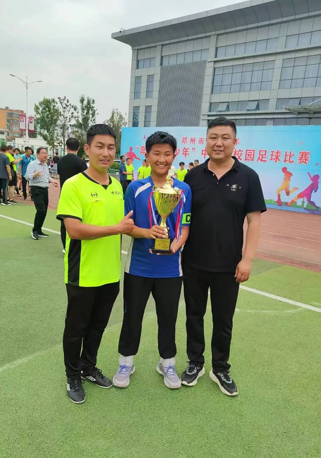 邓州市小学足球比赛,河南邓州白牛小学足球