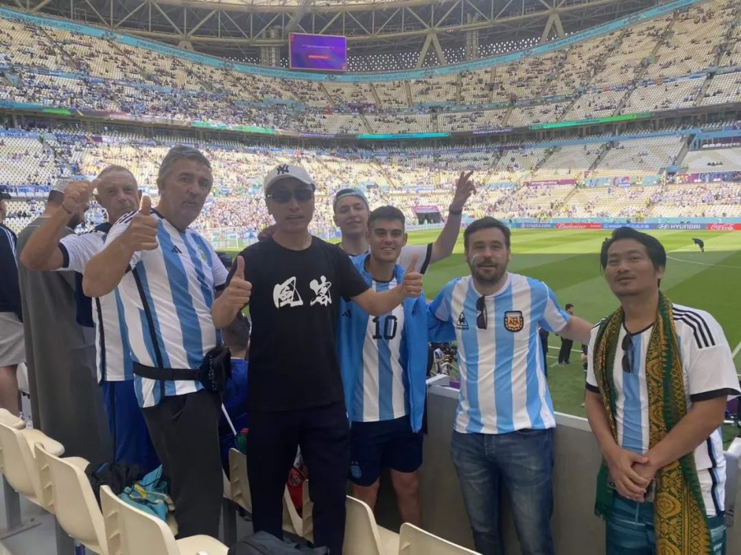 去卡塔尔看世界杯的中国球迷